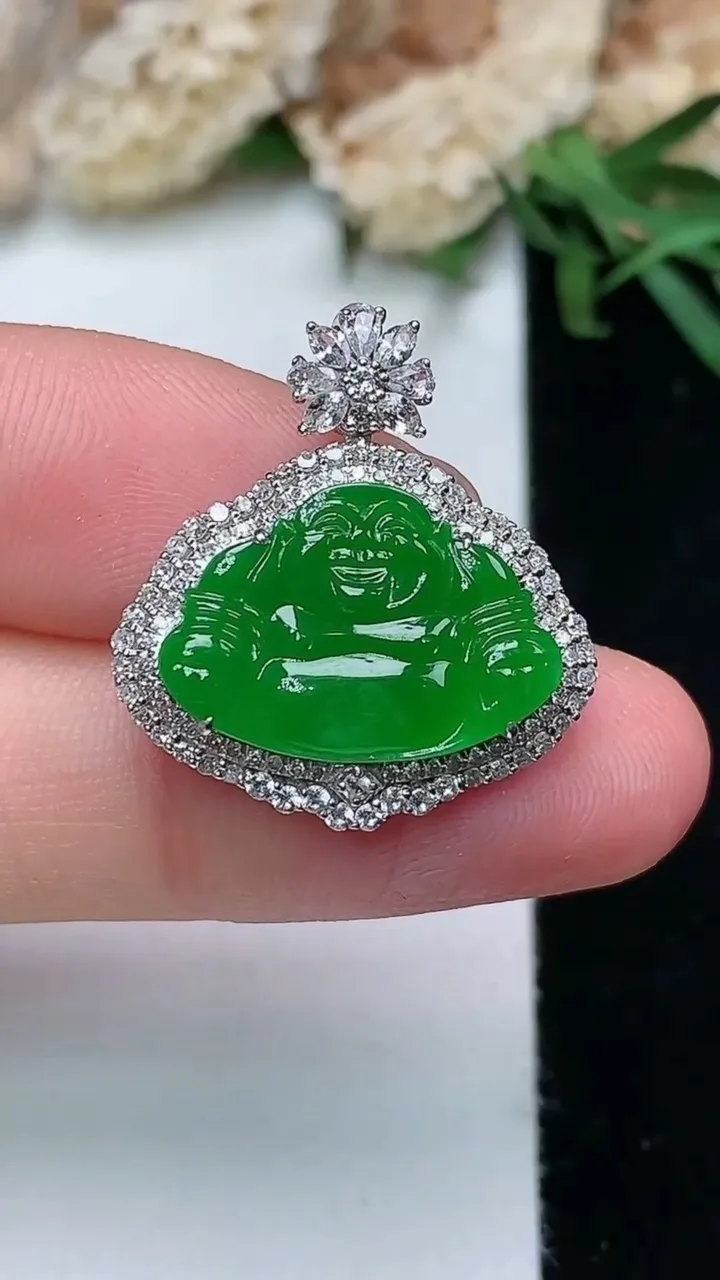 天然A货翡翠佛公吊坠，尺寸22.7-20.9-6.5，裸石11.6-16.8，重量:3.59g
11