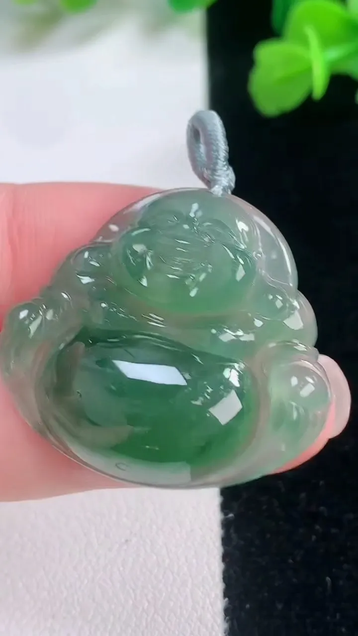 天然A货翡翠佛公吊坠，尺寸28.4-31.2-6.9，重量:7.84g
11月28日