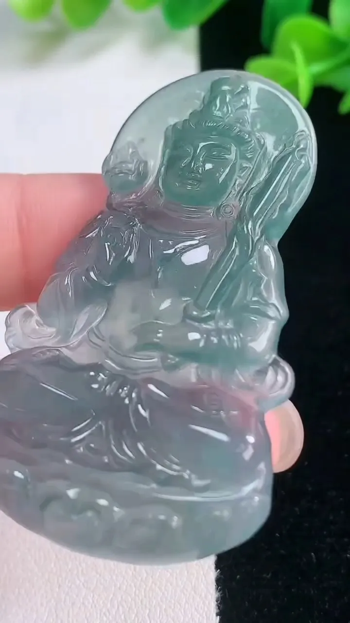 天然A货翡翠蓝水大势至菩萨吊坠，尺寸53.7-42.7-4.3，重量:13.56g
11月28日