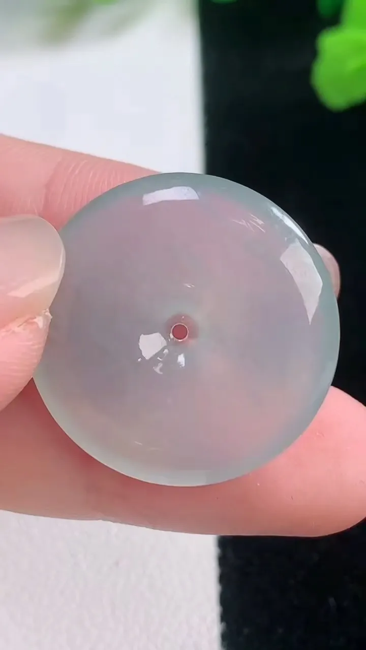 天然A货翡翠平安扣吊坠，尺寸25-4.8，重量:6.00g
11月28日