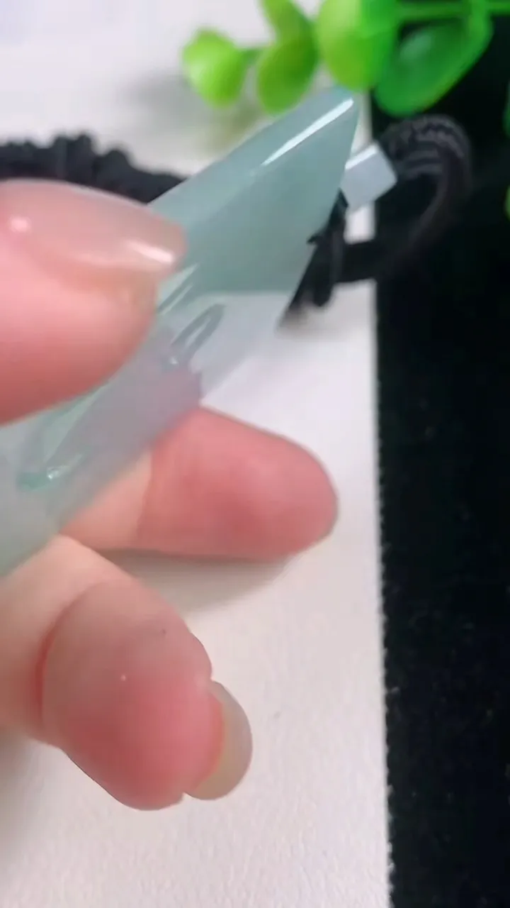 天然A货翡翠文殊菩萨吊坠，尺寸68.6-47.7-5.3，重量:46.57g
11月28日