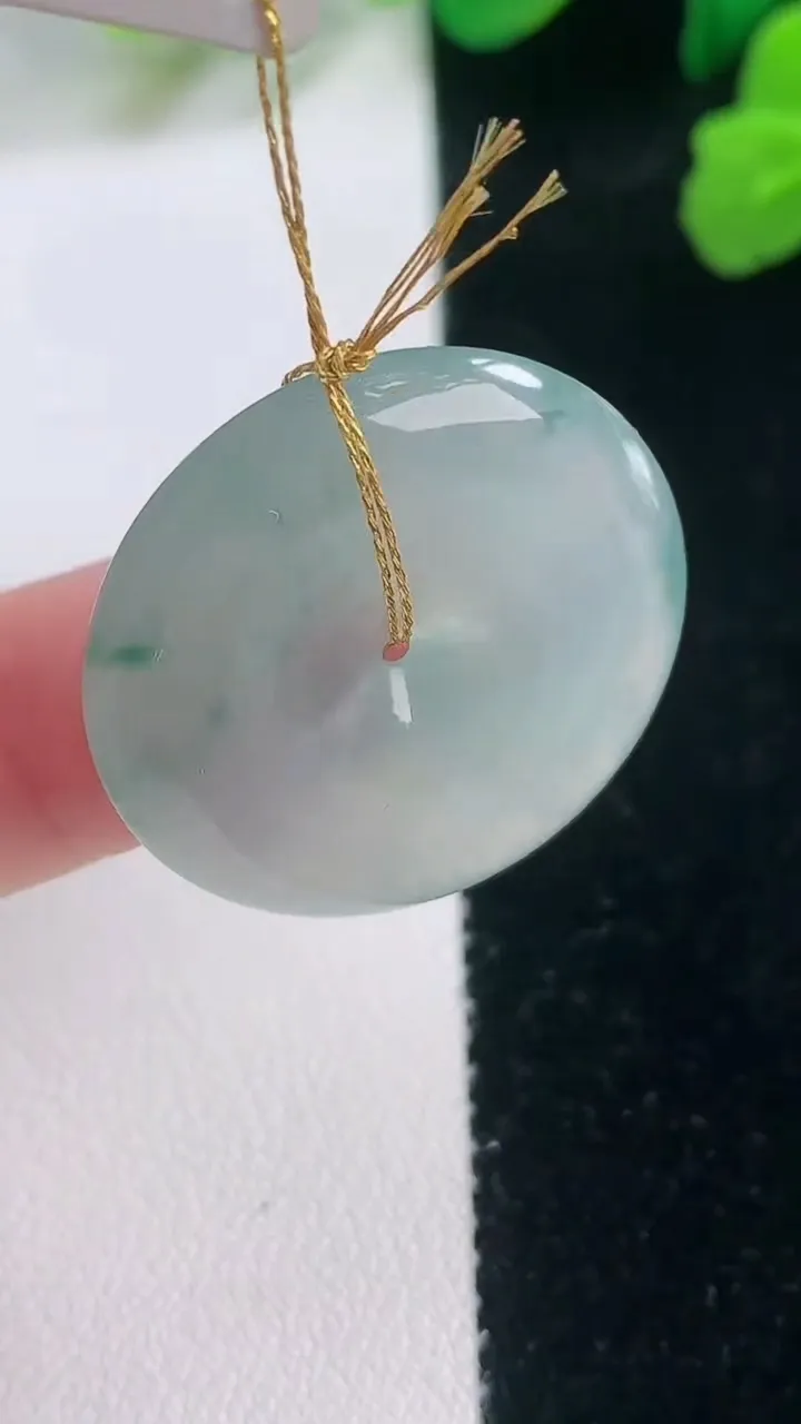 天然A货翡翠冰种飘花平安扣吊坠，尺寸26-5.7，重量:9.37g
11月28日