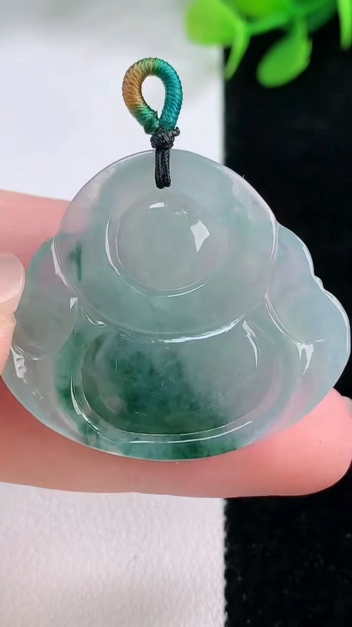 天然A货翡翠飘花佛公吊坠，尺寸30.5-34.5-5.9，重量:9.40g
11月28日