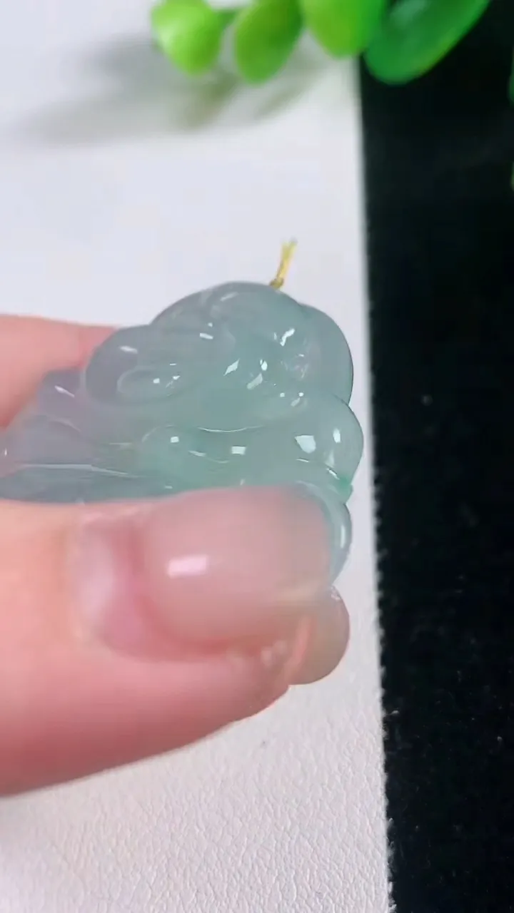 天然A货翡翠佛公吊坠，尺寸43-46.3-8，重量:24.77g
11月28日