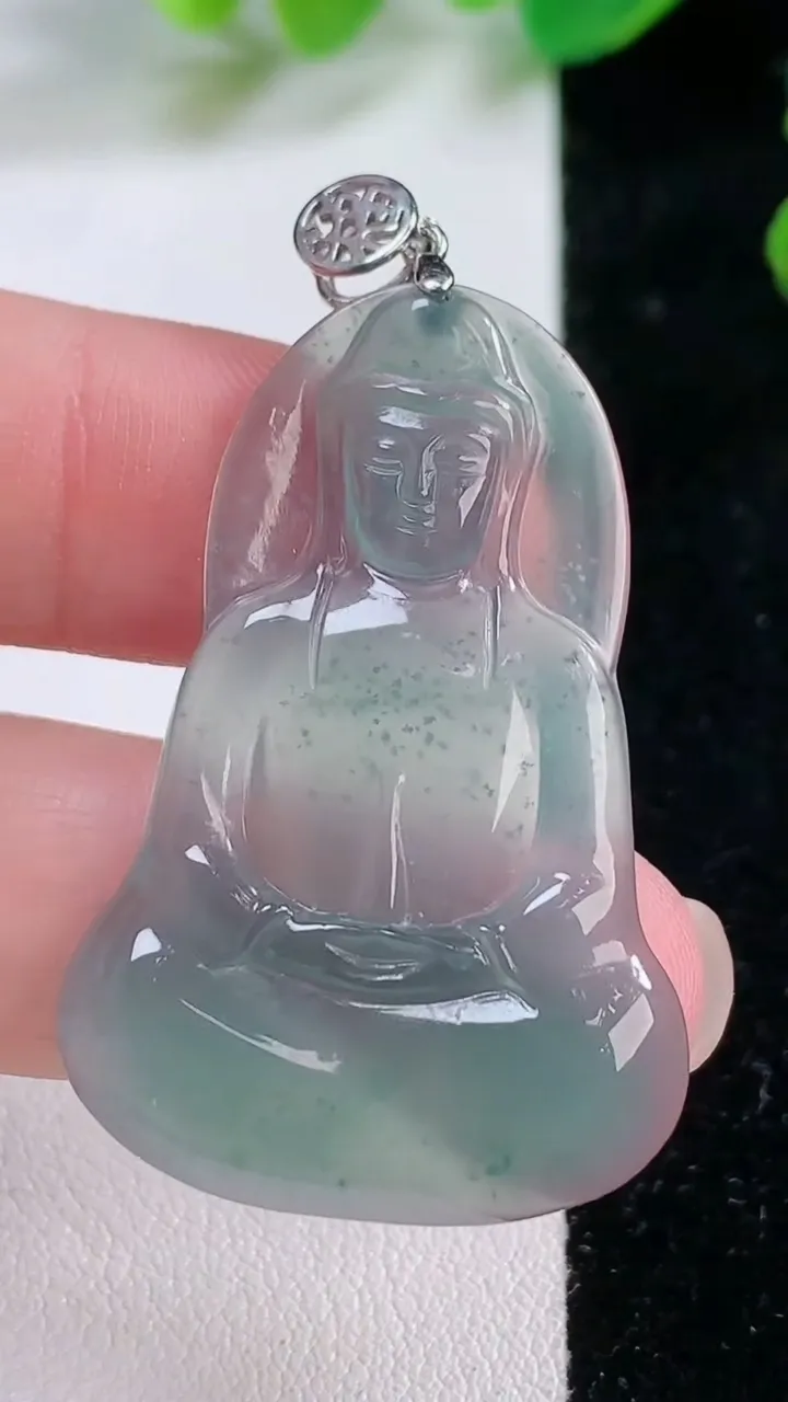 天然A货翡翠925银蓝水素衣观音吊坠，尺寸 47.6-26.5-3.5，重:6.17g
11月28日