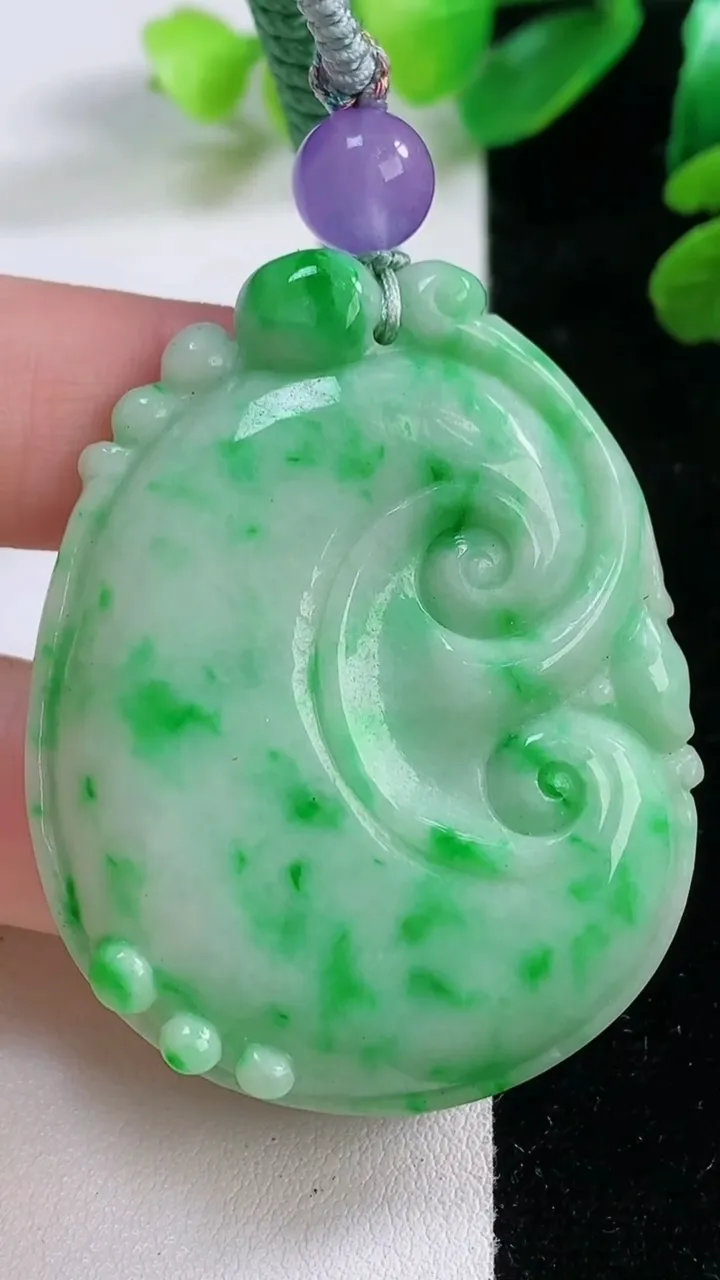天然A货翡翠如意吊坠，尺寸 50.5-40-7，重:25.83g
11月28日