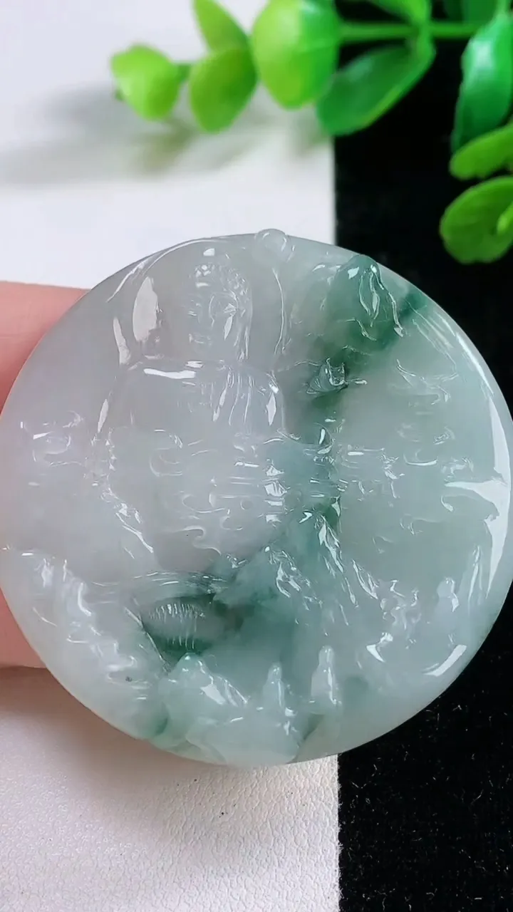 天然A货翡翠飘花山水佛头吊坠，尺寸 48-5，重:24.10g
11月28日