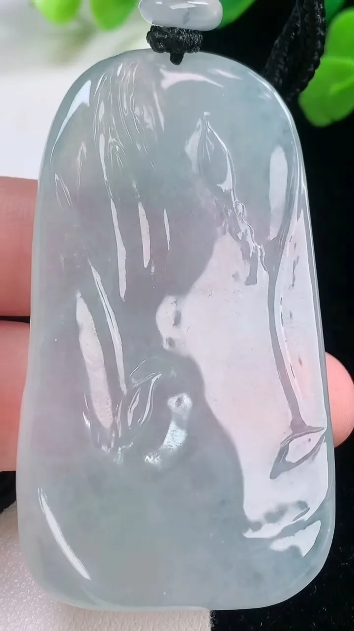 天然A货翡翠无相观音吊坠，尺寸62-34.7-5.8，重量:37.02g
11月28日