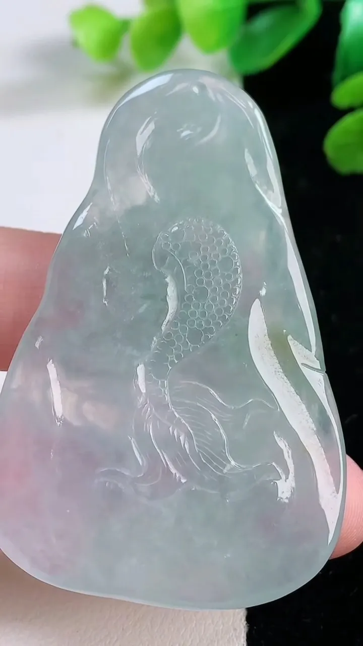 天然A货翡翠祥龙不动明王吊坠，尺寸 57-37.5-5.8，重:22.33g
11月28日