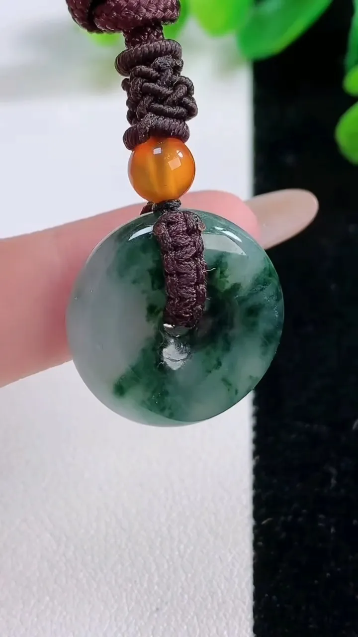 天然A货翡翠飘花平安扣吊坠，尺寸 21.5-7.1，重:6.94g
11月28日