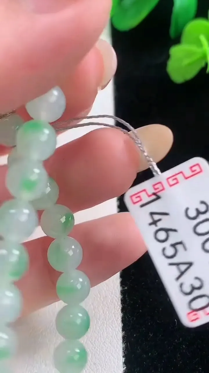 天然A货翡翠圆珠手串，尺寸6.6-26颗，重量:24.60g11月28日
工厂直销收藏佳品,种好水足，色泽均匀，有种有色，上手高大气！