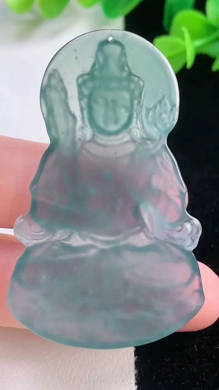 天然A货翡翠蓝水大势至菩萨吊坠，尺寸53.7-42.7-4.3，重量:13.56g
11月28日