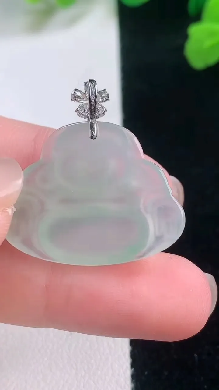 天然A货翡翠佛公吊坠，尺寸21.2-26.7-4.7，重量:4.47g
11月28日