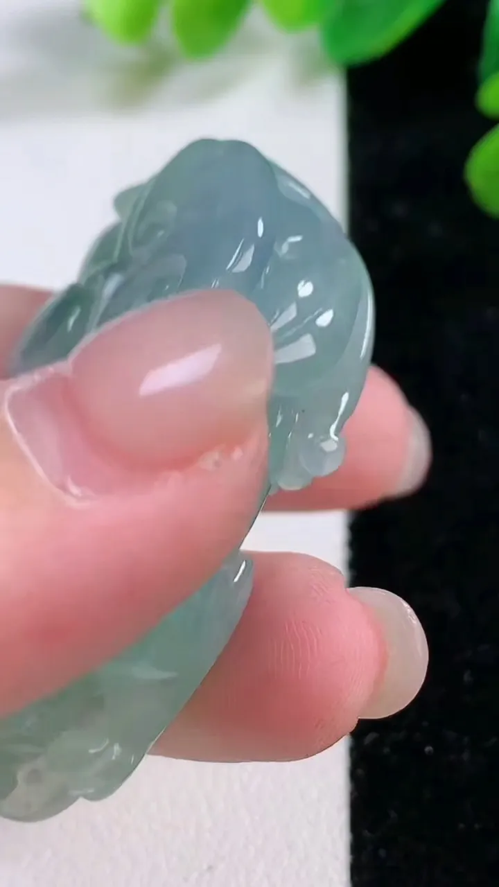 天然A货翡翠貔貅吊坠，尺寸 50.8-24.8-14，重:36.18g
11月28日