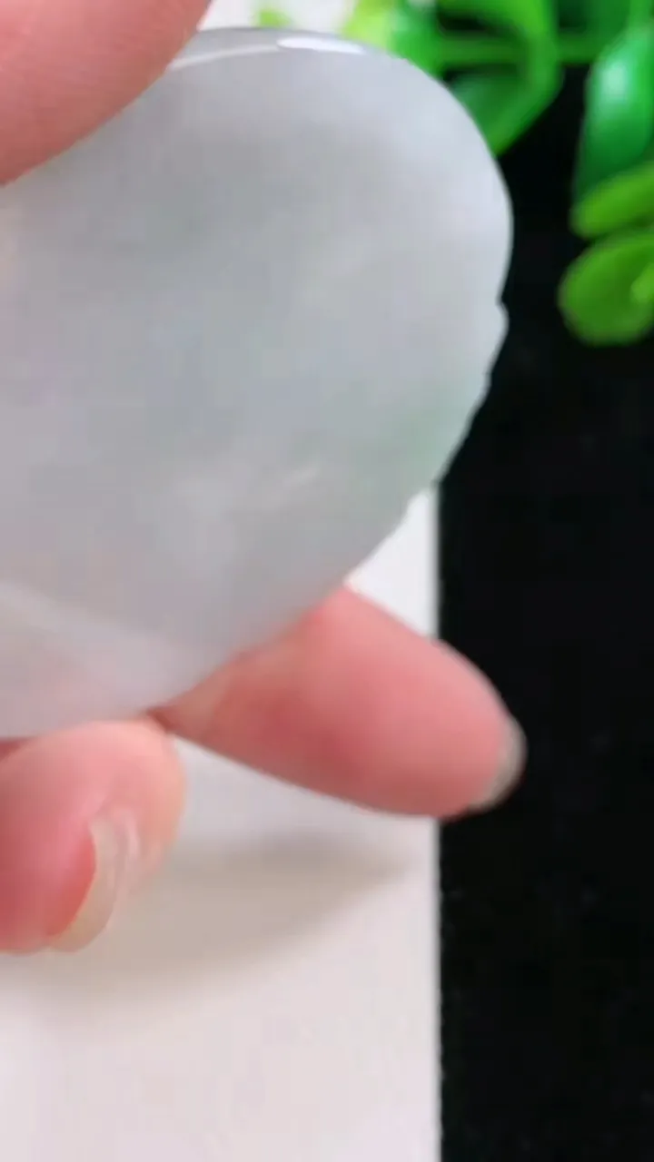 天然A货翡翠生肖猴吊坠，尺寸 49.8-50-6，重:21.25g
11月28日