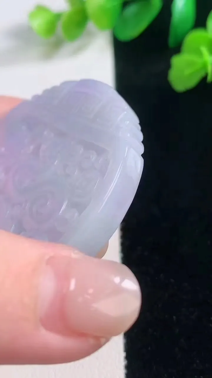 天然A货翡翠春带彩紫罗兰复古龙牌吊坠，尺寸49-6.2，重量:36.98g
11月28日