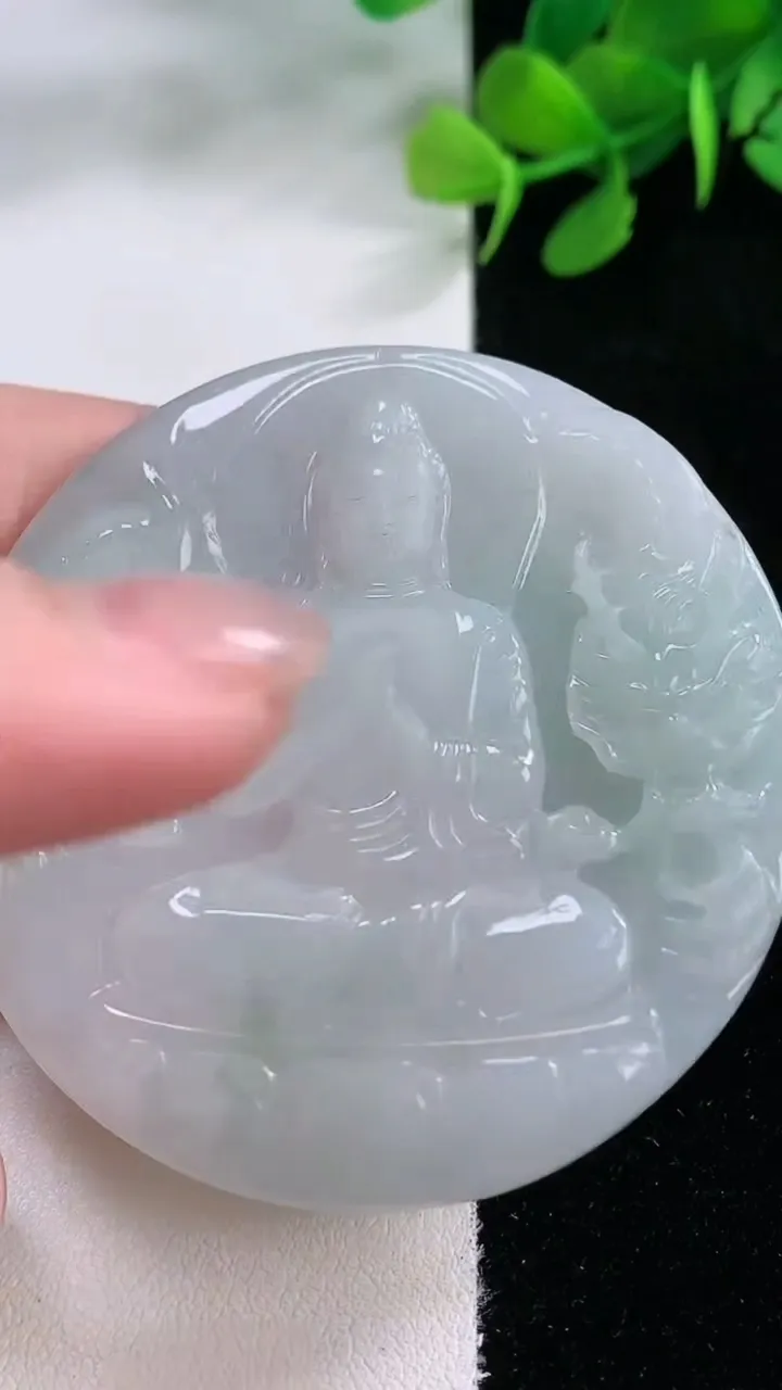 天然A货翡翠祥龙大日如来吊坠，尺寸55-5.8，重量:37.83g
11月28日