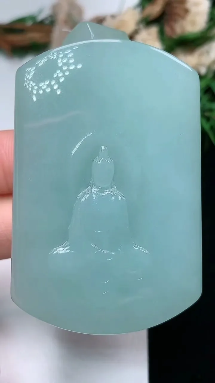 天然A货翡翠无相观音吊坠，尺寸54.6-36.5-12.8，重量:77.23g
11月28日