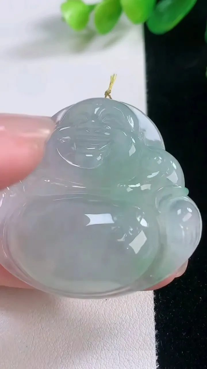 天然A货翡翠佛公吊坠，尺寸43-46.3-8，重量:24.77g
11月28日