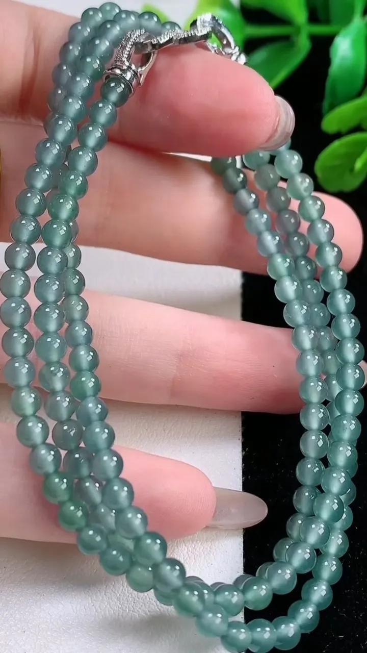 天然A货翡翠蓝水小米珠项链，尺寸4-154 颗，重:17.46g
11月28日