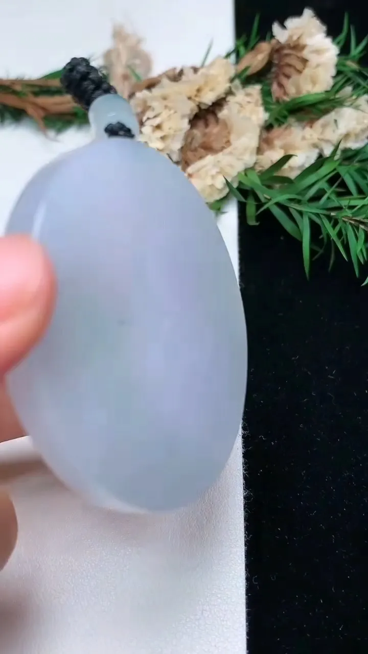 天然A货翡翠观音头吊坠，尺寸49-45.7-6，重量:34.80g
11月28日