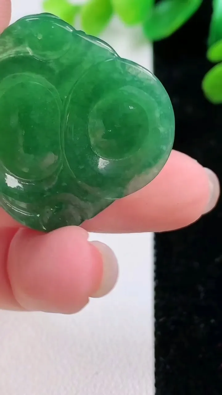 天然A货翡翠佛公吊坠，尺寸 28.6-33.3-6，重:7.67g
11月28日