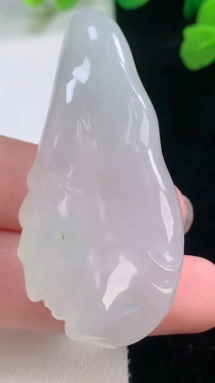 天然A货翡翠无相佛吊坠，尺寸53.6-25.3-10.3，重量:26.12g
11月28日