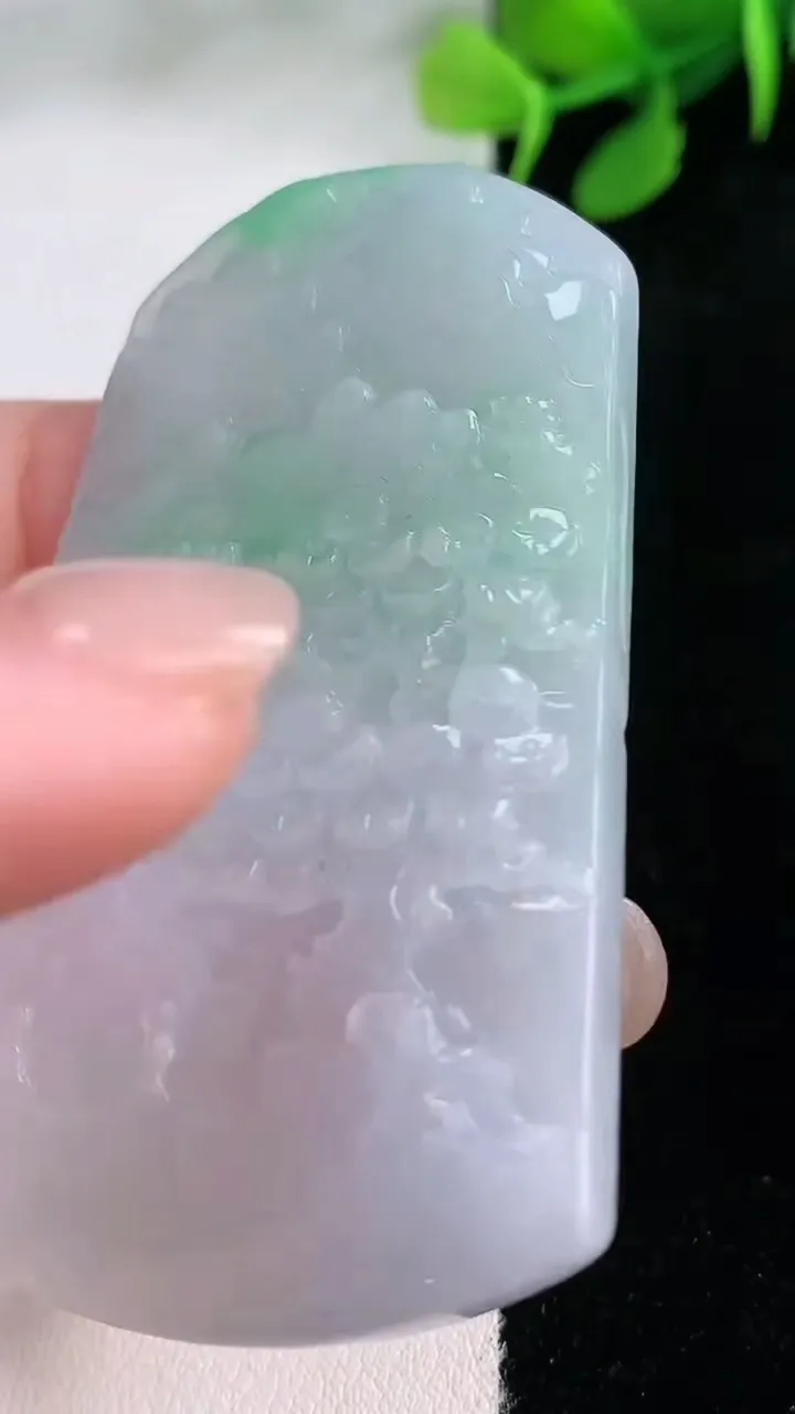 天然A货翡翠山水牌吊坠，尺寸60.5-38.3-6.2，重量:28.46g
11月28日