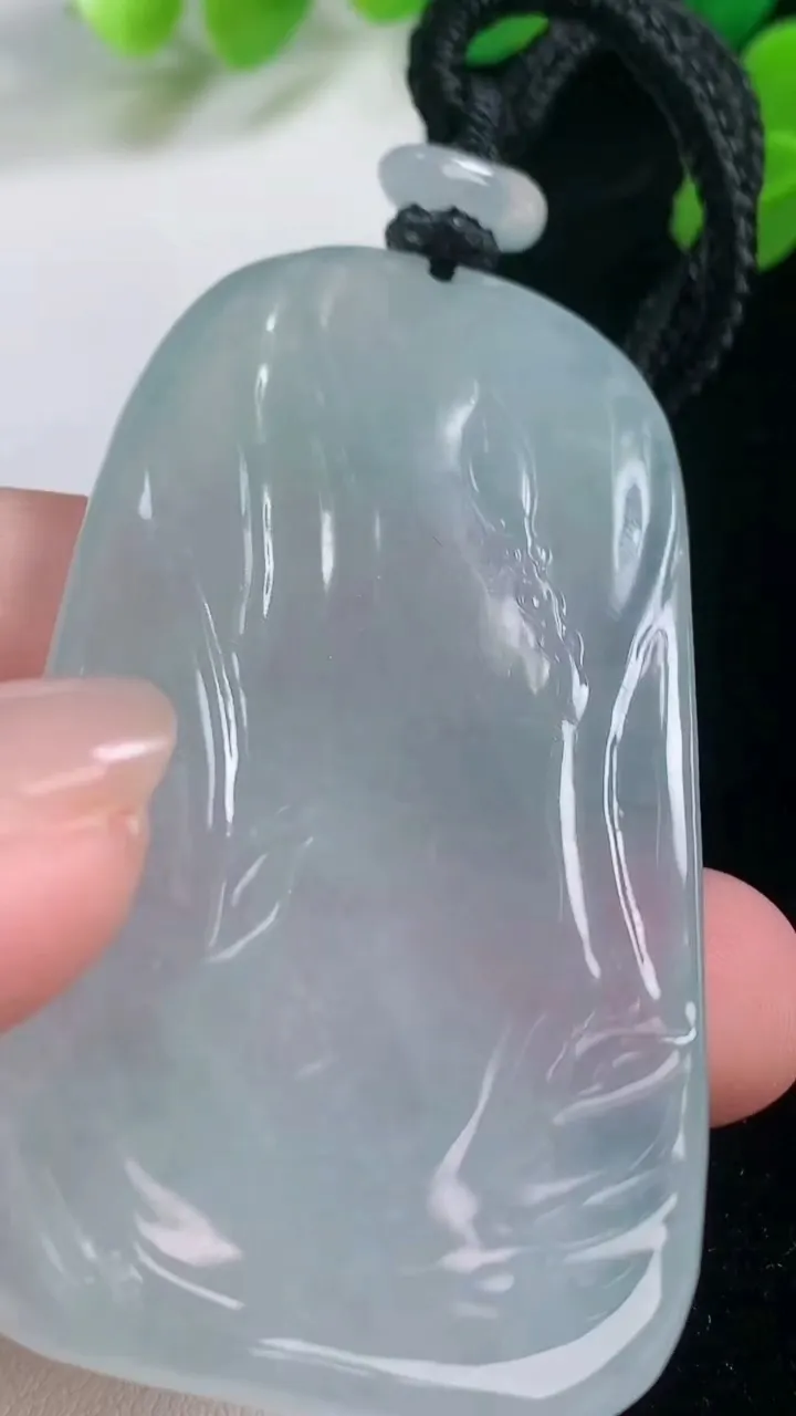 天然A货翡翠无相观音吊坠，尺寸62-34.7-5.8，重量:37.02g
11月28日