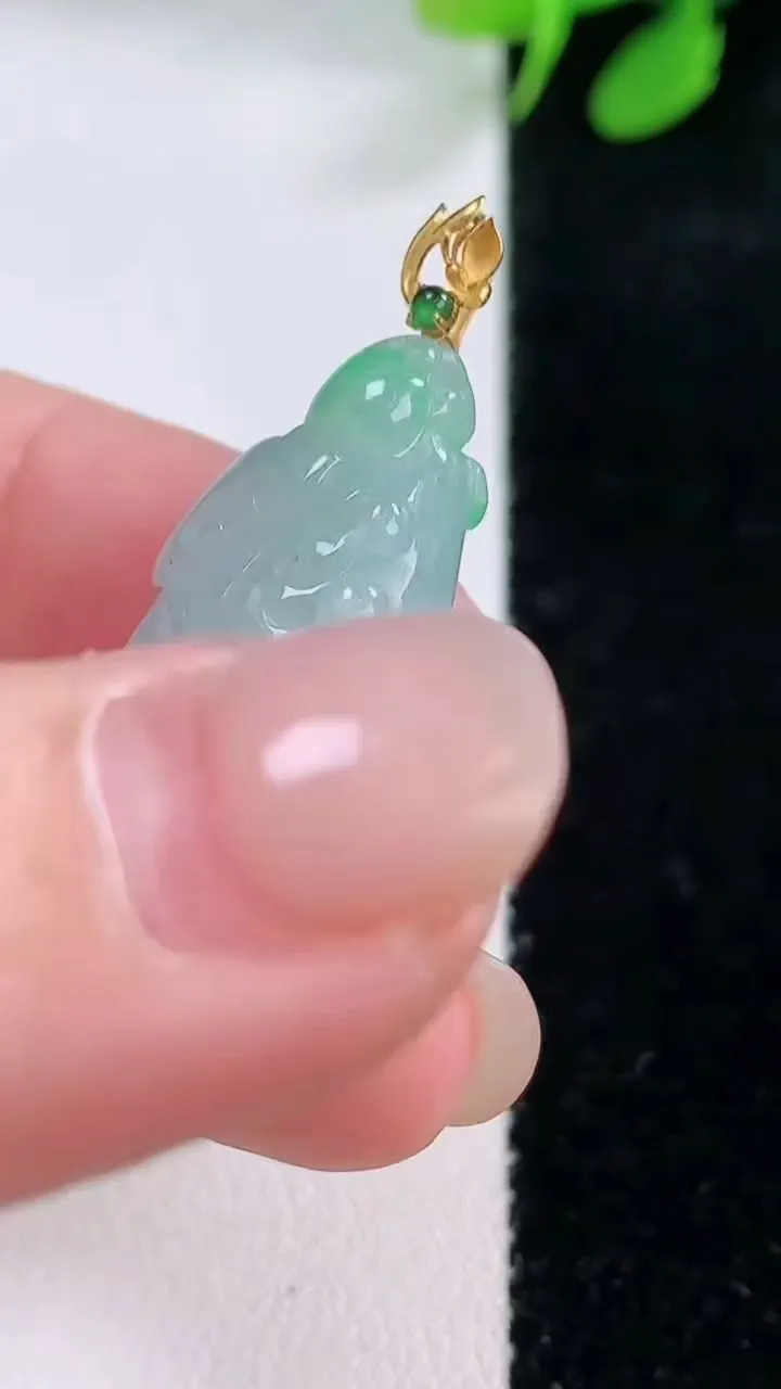 天然A货翡翠白菜吊坠，尺寸33-17.4-12，重量:10.00g
11月28日