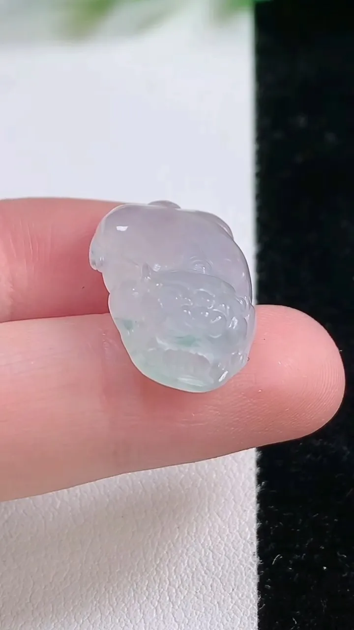 天然A货翡翠飘花貔貅吊坠，尺寸 22-15-9，重:4.92g
11月28日