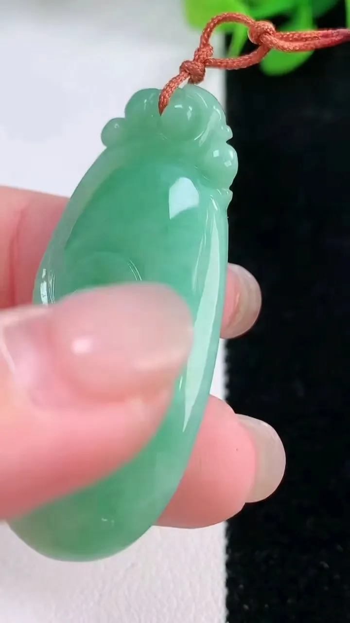 天然A货翡翠如意吊坠，尺寸46-21-6.7，重量:11.61g
11月28日