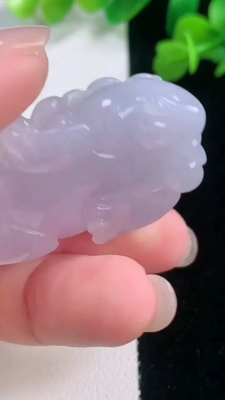 天然A货翡翠紫罗兰霸王貔貅吊坠，尺寸42.6-23.6-12，重量:28.36g
11月28日