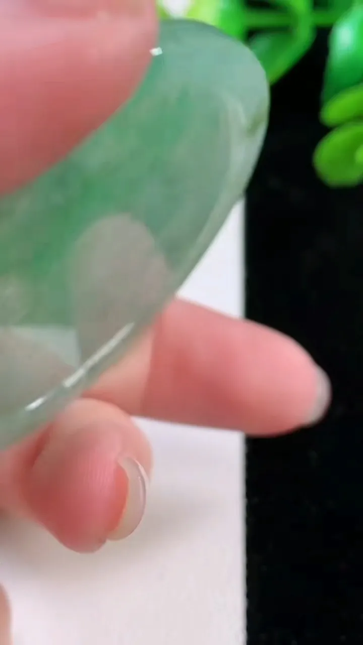 天然A货翡翠龙牌吊坠，尺寸 53-50-5，重:28.87g
11月28日