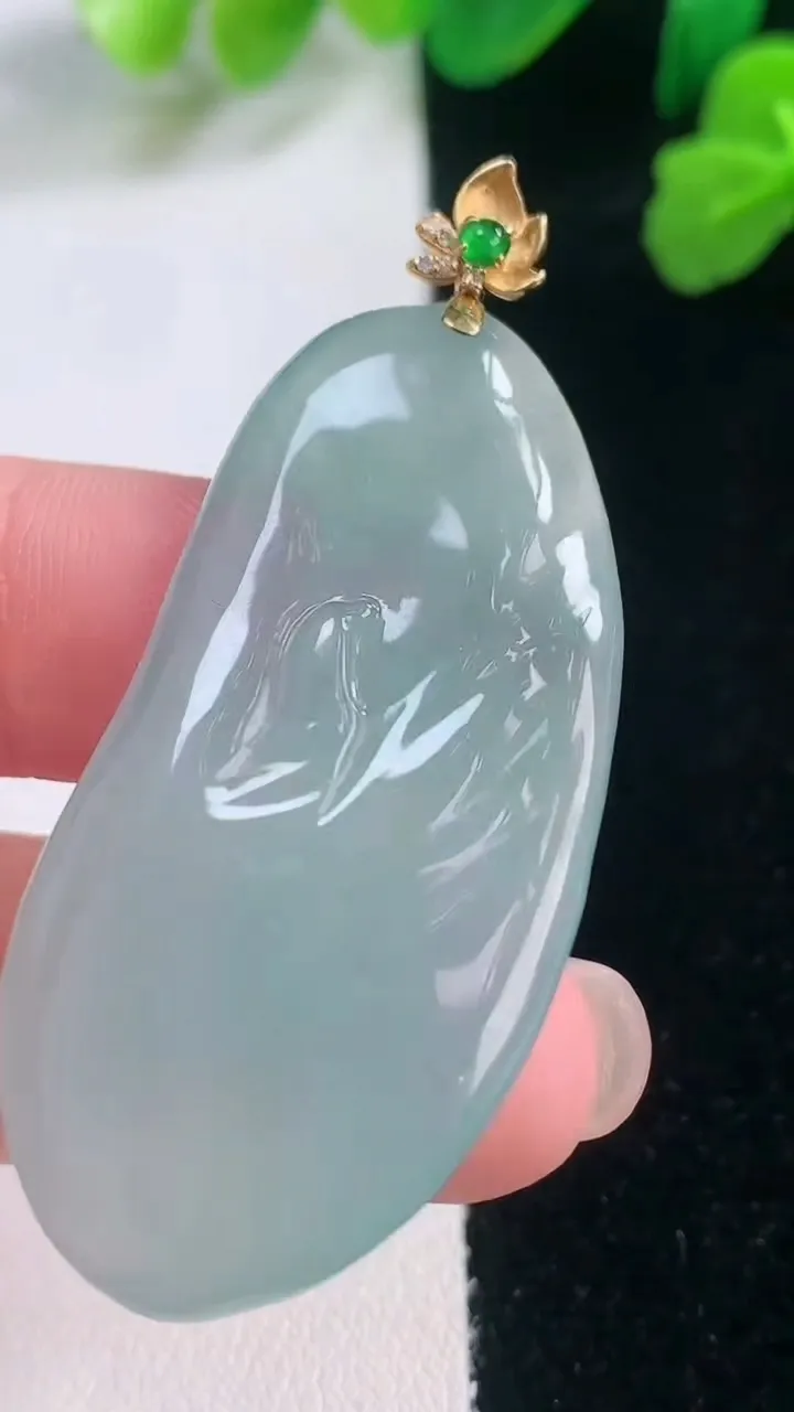 天然A货翡翠悟道吊坠，尺寸46-22.5-5.4，重量:12.80g
11月28日