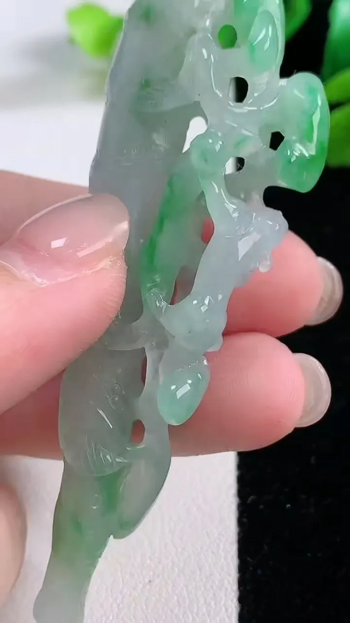 天然A货翡翠竹节烟嘴，尺寸 73.8-24.5-11.5，重:16.57g
11月28日