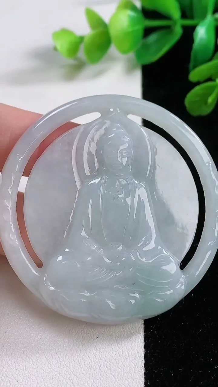 天然A货翡翠大日如来吊坠，尺寸 53.8-5.6，重:25.68g
11月28日