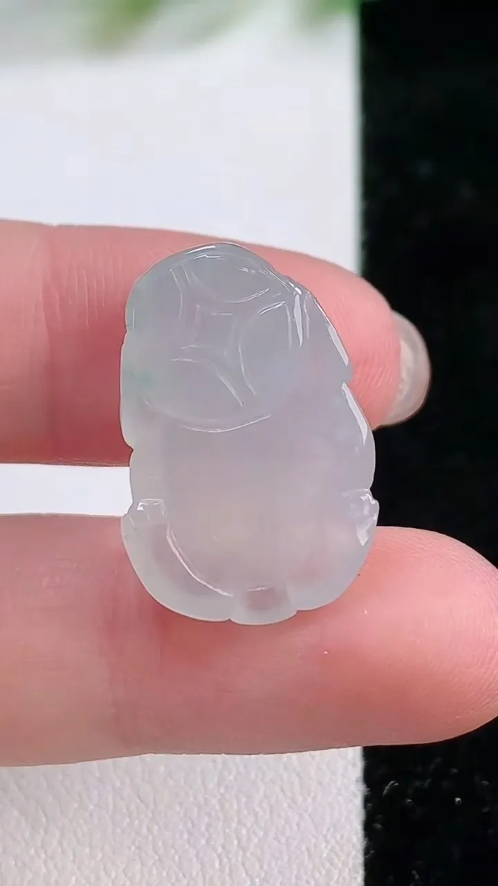 天然A货翡翠飘花貔貅吊坠，尺寸 22-15-9，重:4.92g
11月28日