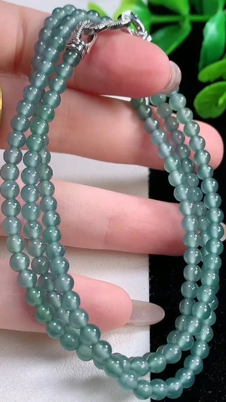 天然A货翡翠蓝水小米珠项链，尺寸4-154 颗，重:17.46g
11月28日