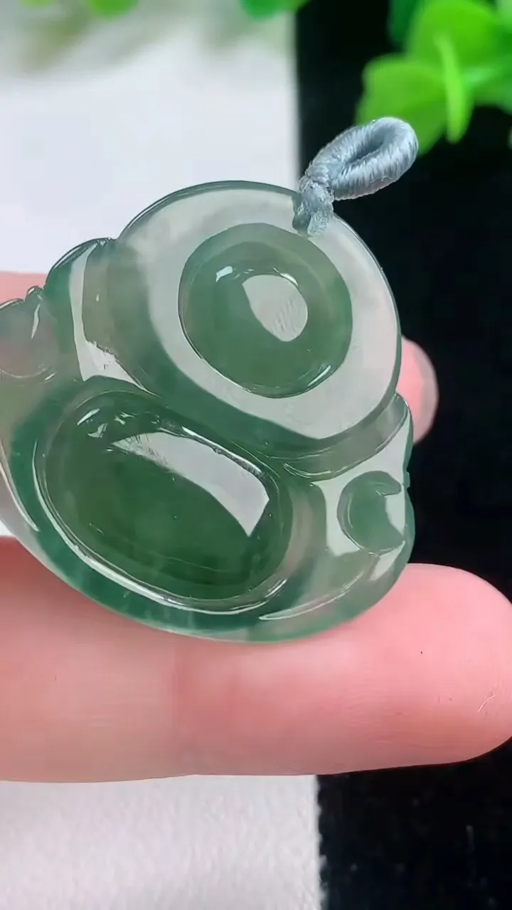 天然A货翡翠佛公吊坠，尺寸28.4-31.2-6.9，重量:7.84g
11月28日