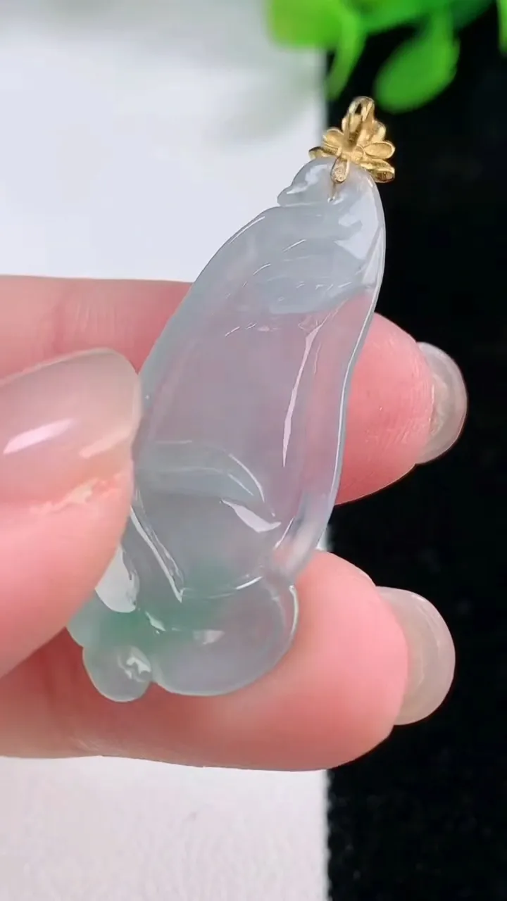 天然A货翡翠玉兰花吊坠，尺寸32-13.4-4.5，重量:2.99g
11月28日