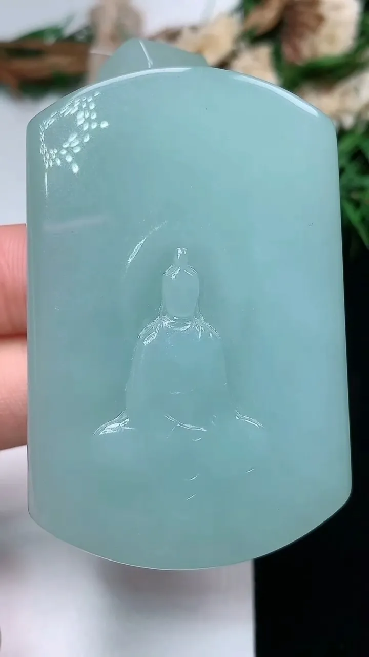 天然A货翡翠无相观音吊坠，尺寸54.6-36.5-12.8，重量:77.23g
11月28日