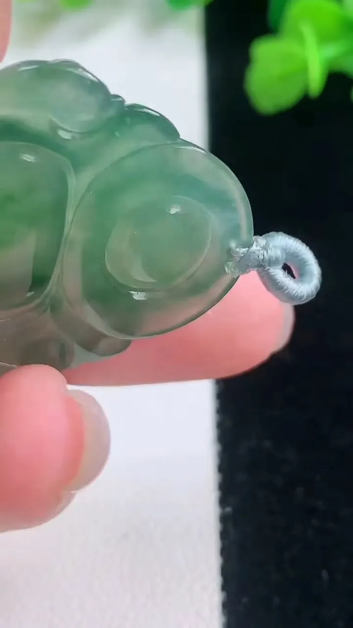 天然A货翡翠佛公吊坠，尺寸28.4-31.2-6.9，重量:7.84g
11月28日