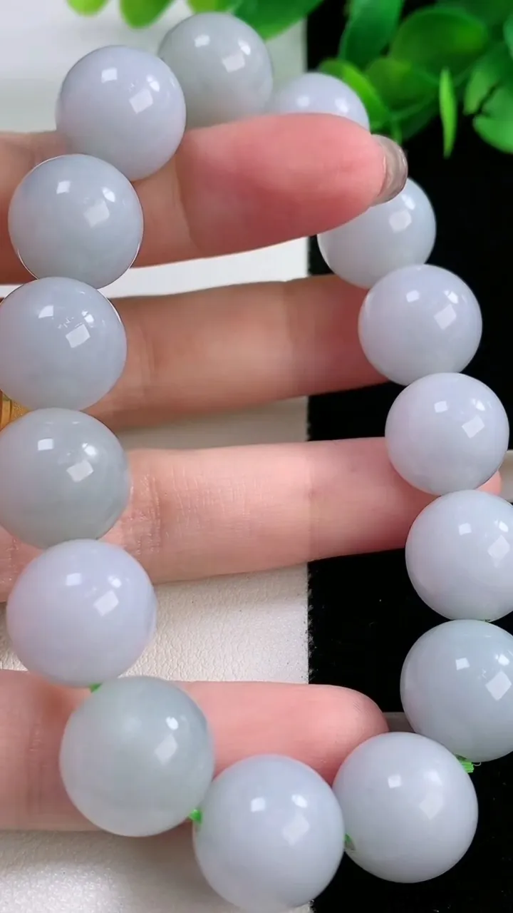 天然A货翡翠紫罗兰圆珠手串，尺寸13.7-15颗，重量:71.91g11月28日
工厂直销收藏佳品,种好水足，色泽均匀，有种有色，上手高大气！