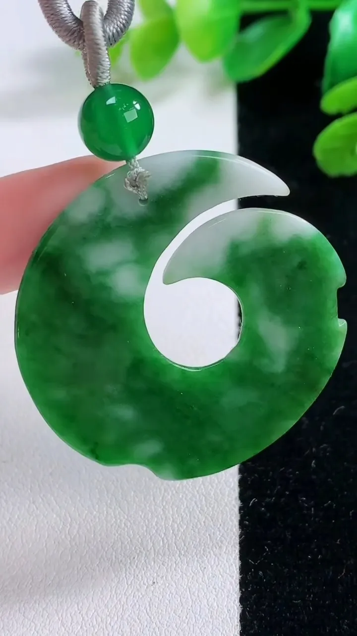 天然A货翡翠时来运转吊坠，尺寸 39.8-4.3，重:10.67g
11月28日