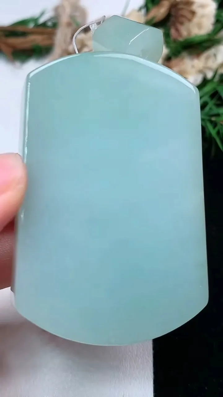 天然A货翡翠无相观音吊坠，尺寸54.6-36.5-12.8，重量:77.23g
11月28日