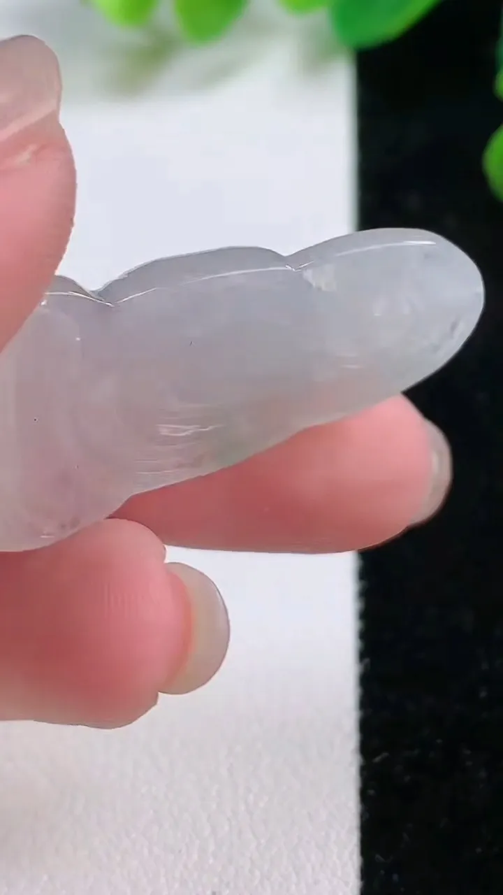 天然A货翡翠大日如来吊坠，尺寸 37.5-21-4.6，重:6.60g
11月28日