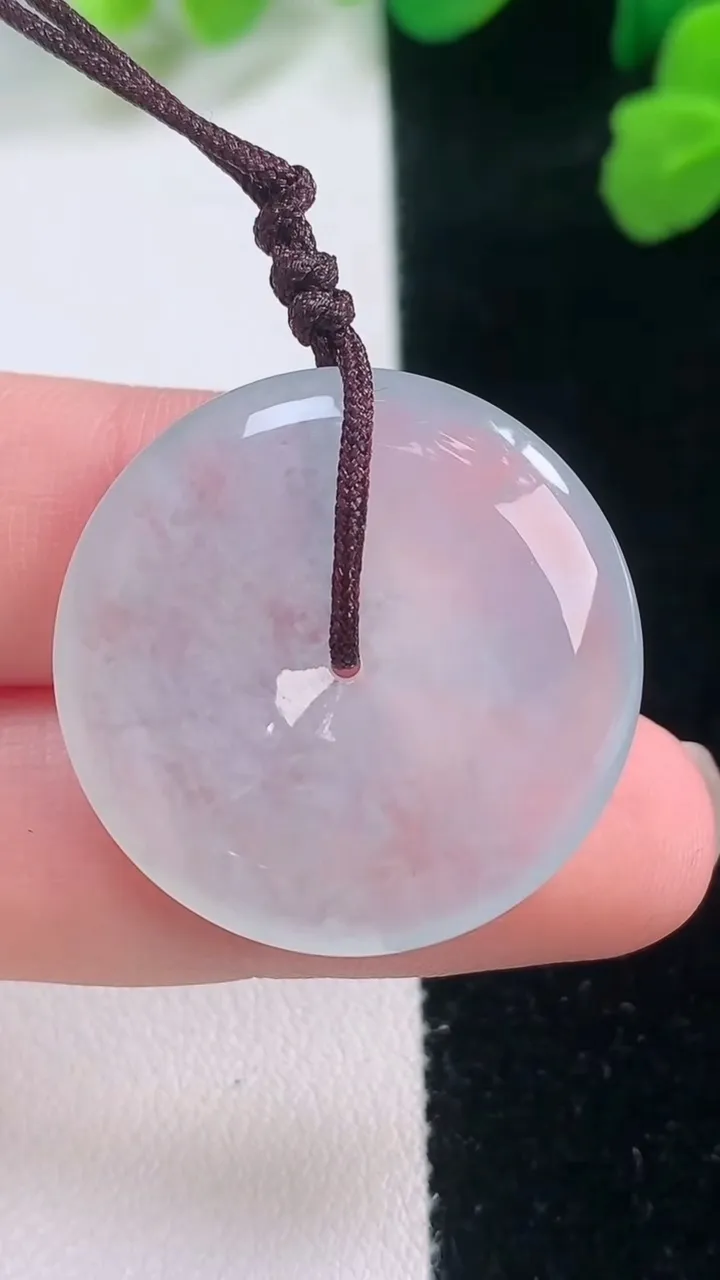 天然A货翡翠平安扣吊坠，尺寸27.6-5.8，重量:9.13g
11月28日