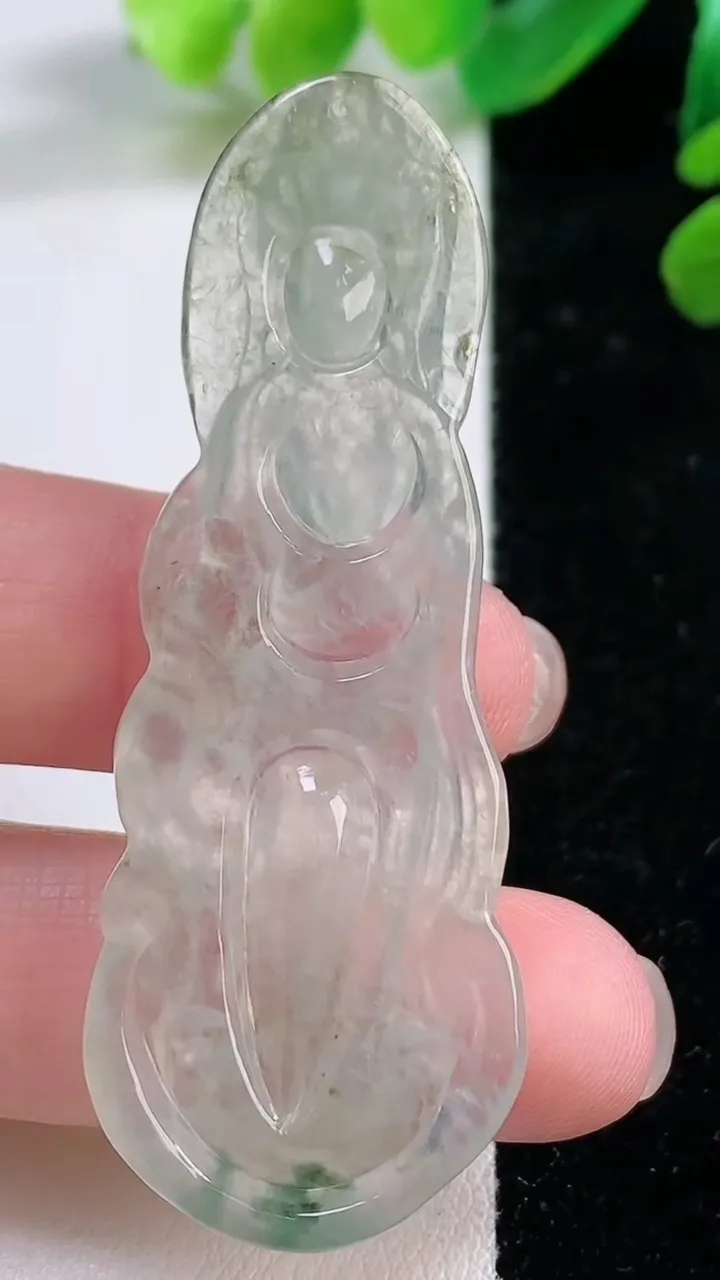 天然A货翡翠飘花观音菩萨吊坠，尺寸 60-22-5，重:10.94g
11月28日