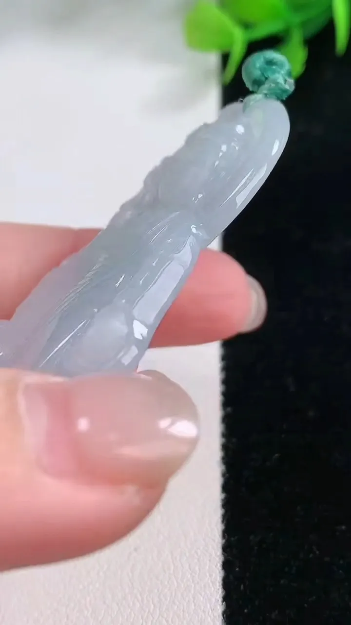 天然A货翡翠御龙关公观音菩萨吊坠，尺寸66.2-32.6-5.8，重量:22.02g
11月28日